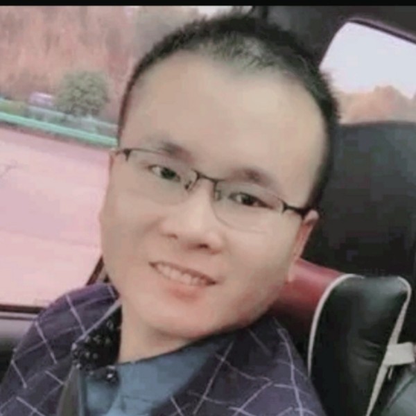 哑铃倾心怕孤单的照片