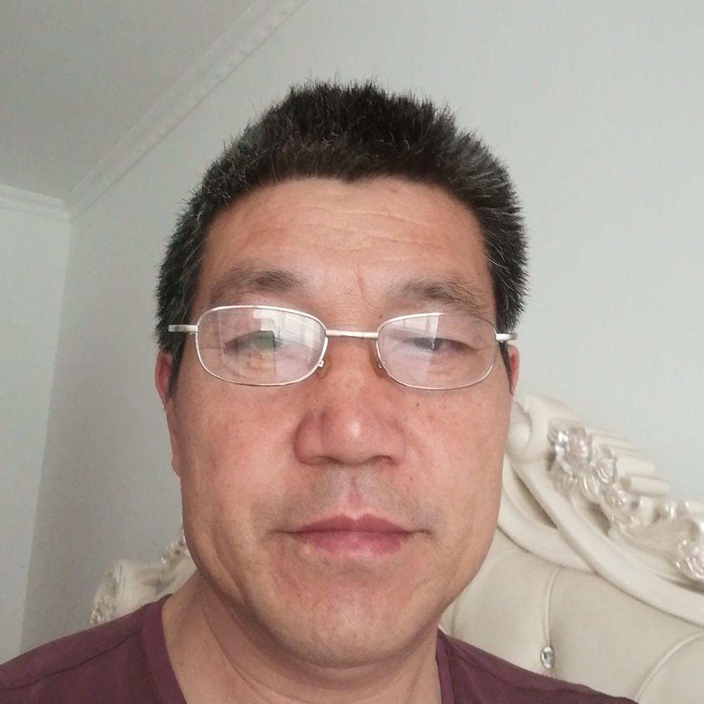 俭朴回眸毛豆的照片