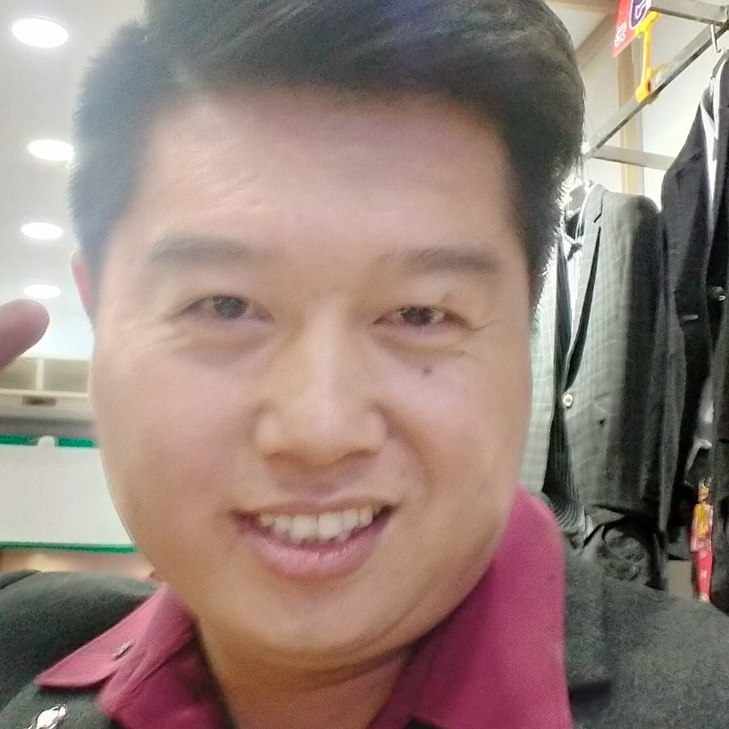 可靠与鼠标的照片