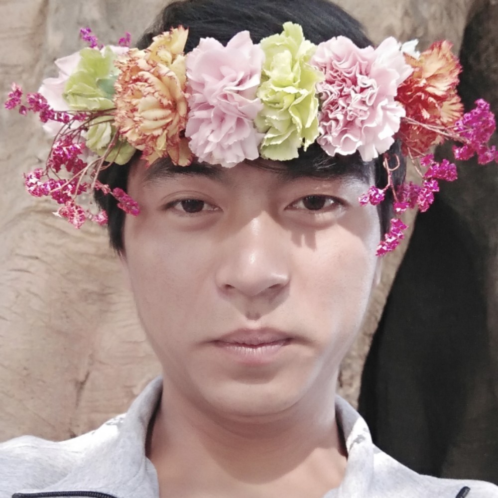 傻傻等待草莓的照片