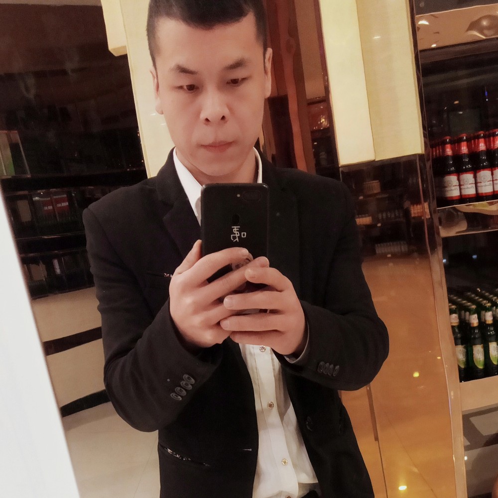 30岁男人的照片