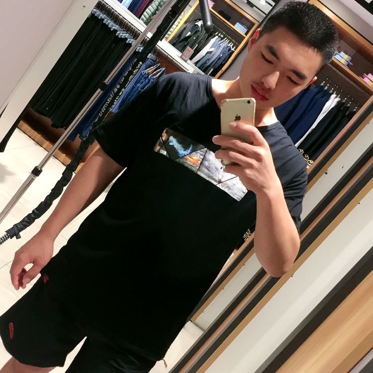 春华爱恋俊秀的照片