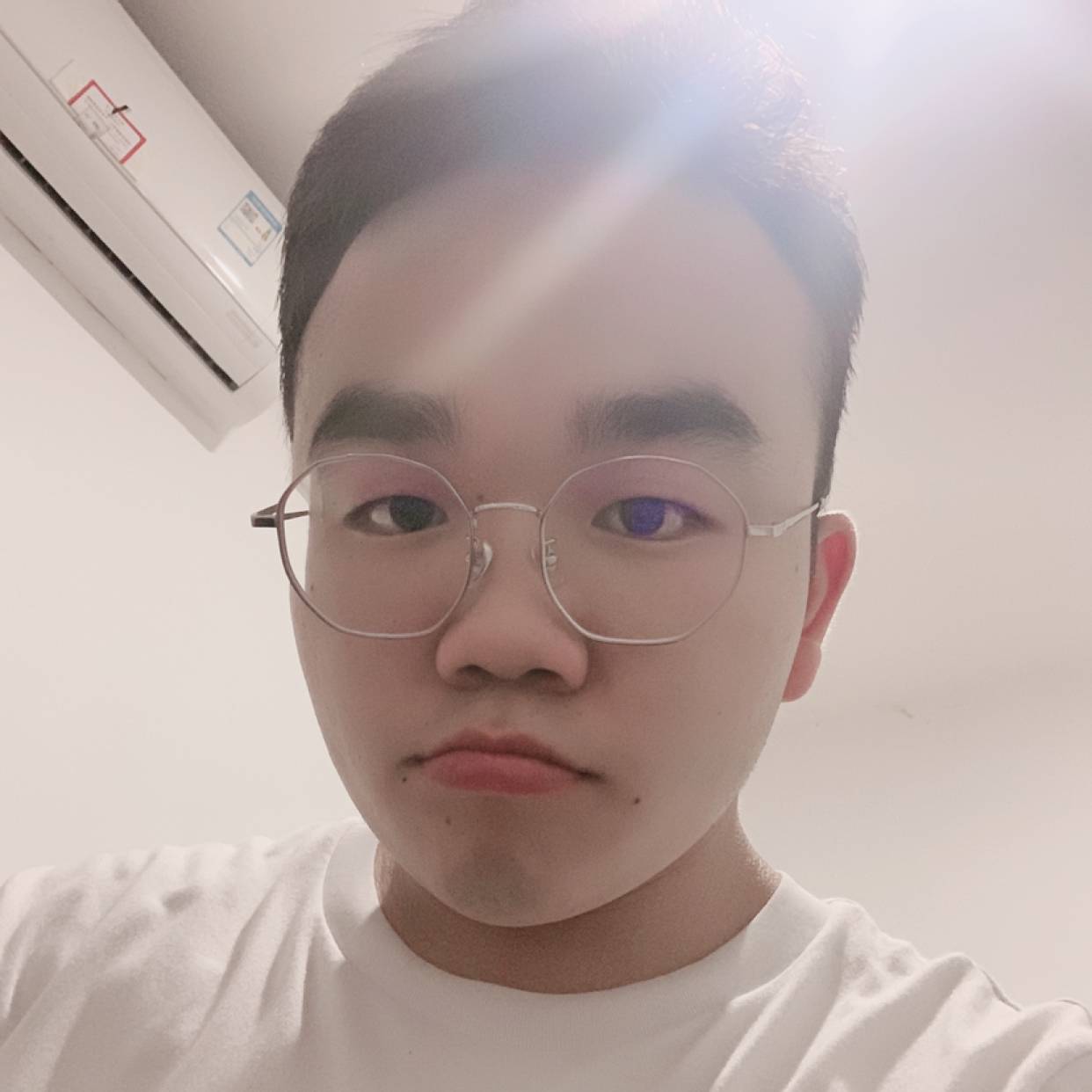 跳跳糖深拥缠绵的照片