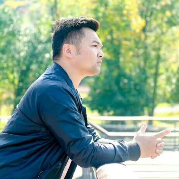 嗯个男人的照片