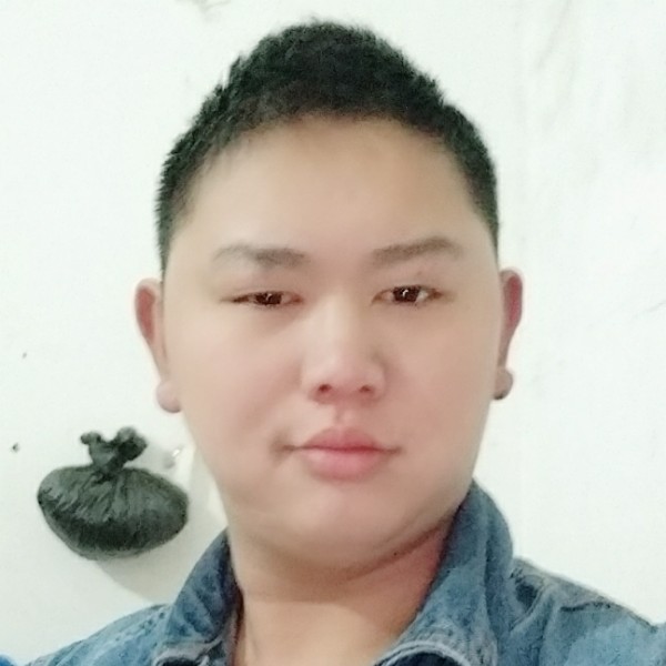 甜美黑裤的照片