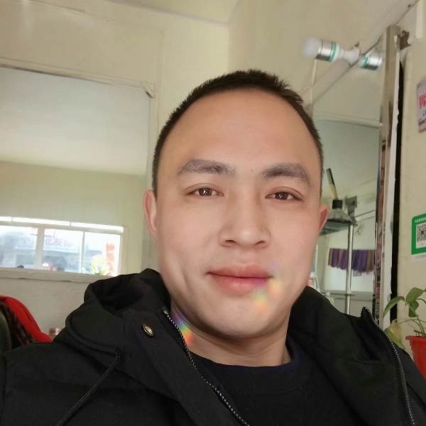 凶狠若溪的照片