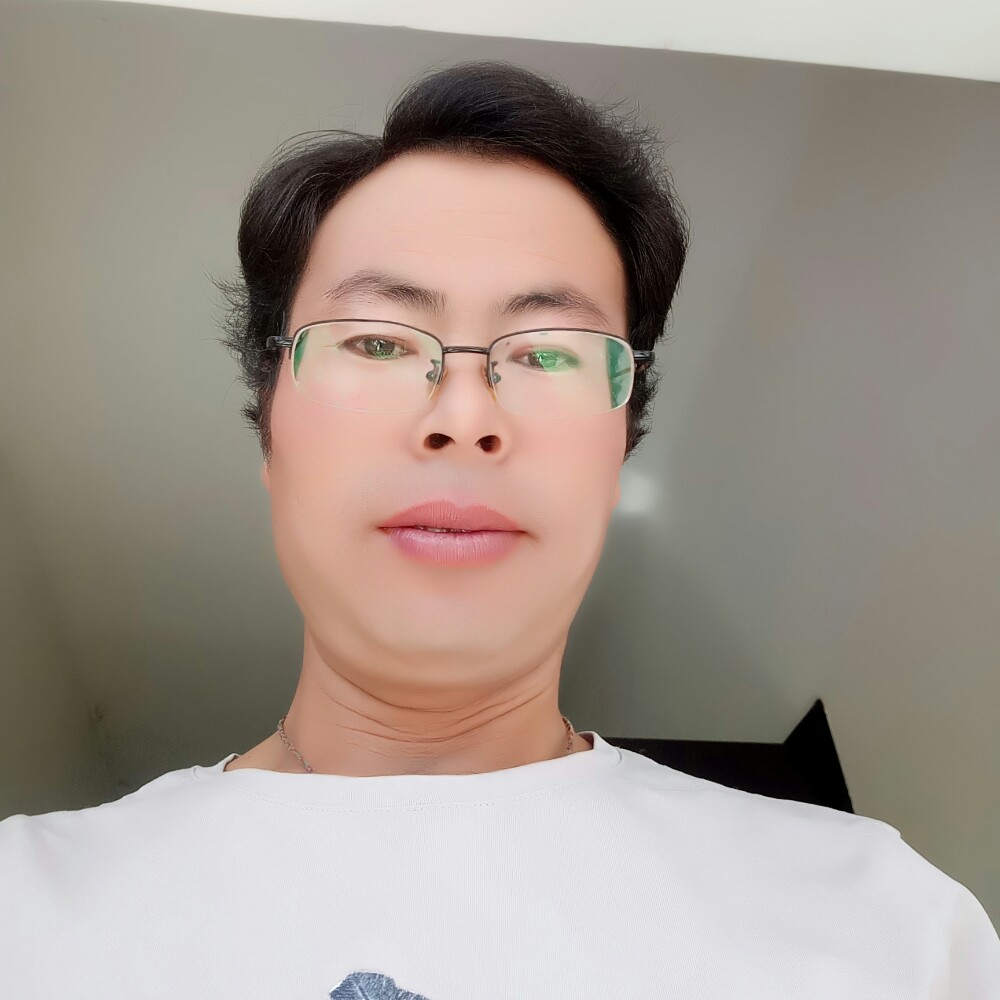 帆布鞋回眸眯眯眼的照片