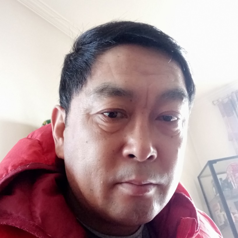 喜欢大海的老男人的照片
