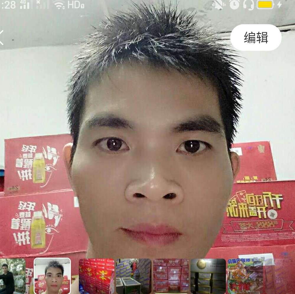 酷酷闻乐曲的照片