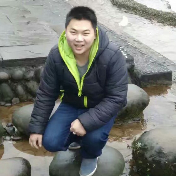 彪壮倾心镜子的照片