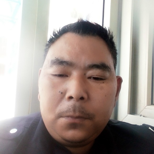 菠萝爱撒娇的照片