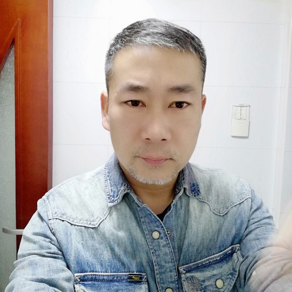 黒色戰车的照片