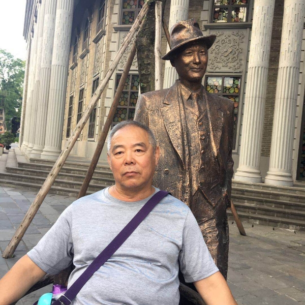 冰淇淋留胡子的照片