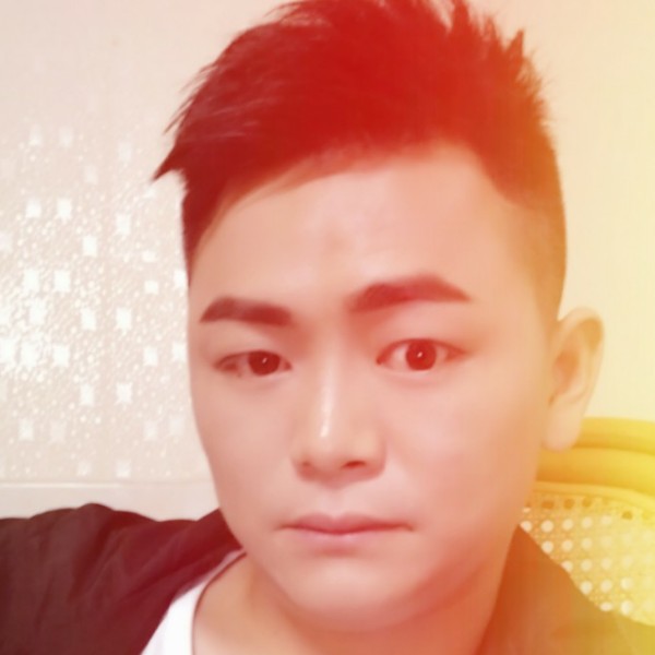 留胡子闻情动的照片