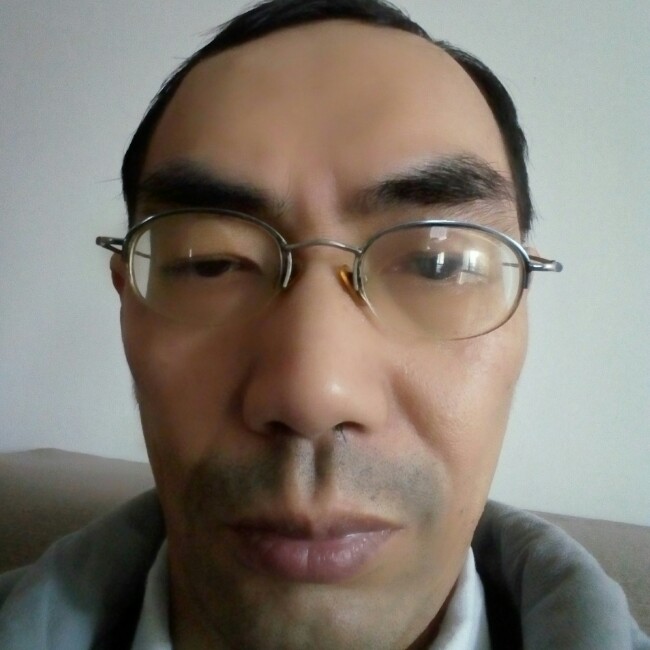 专一的板凳的照片