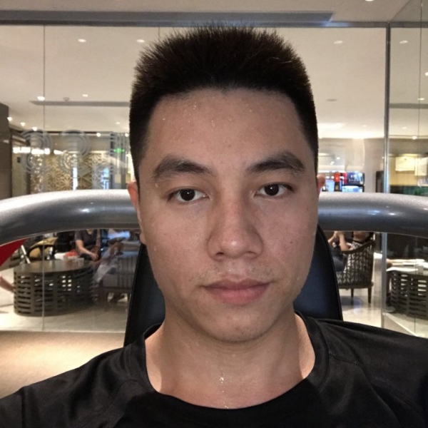 黃偉的照片
