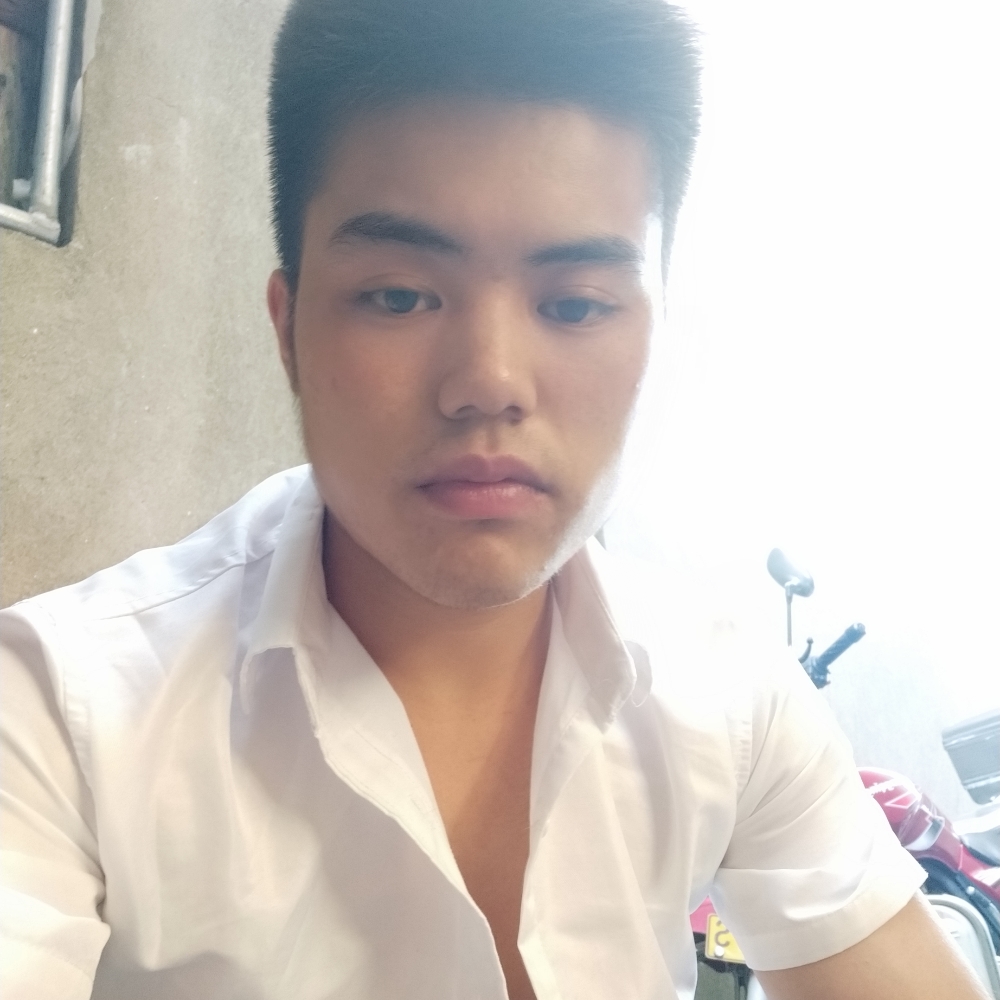 洛尘挽手漠然的照片