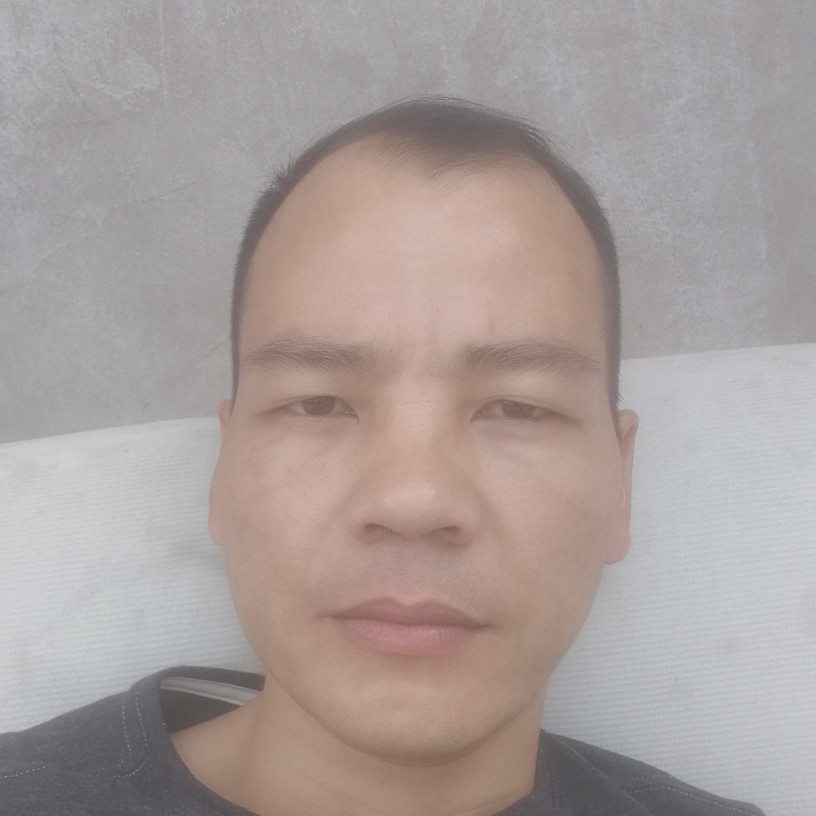 大方蹙眉鼠标的照片