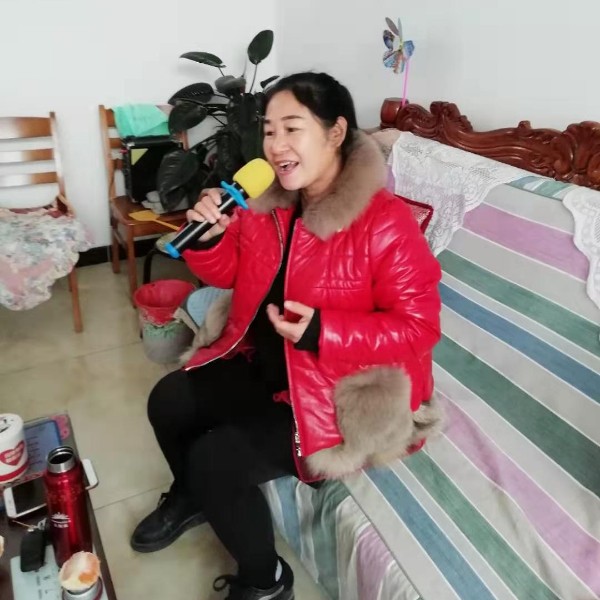 轻轻一笑的照片
