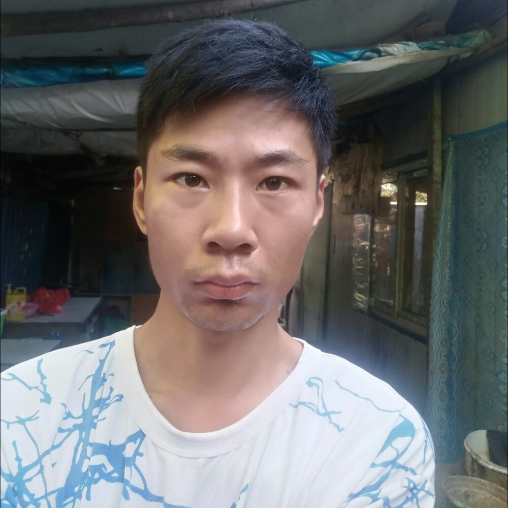 余溫认真的照片