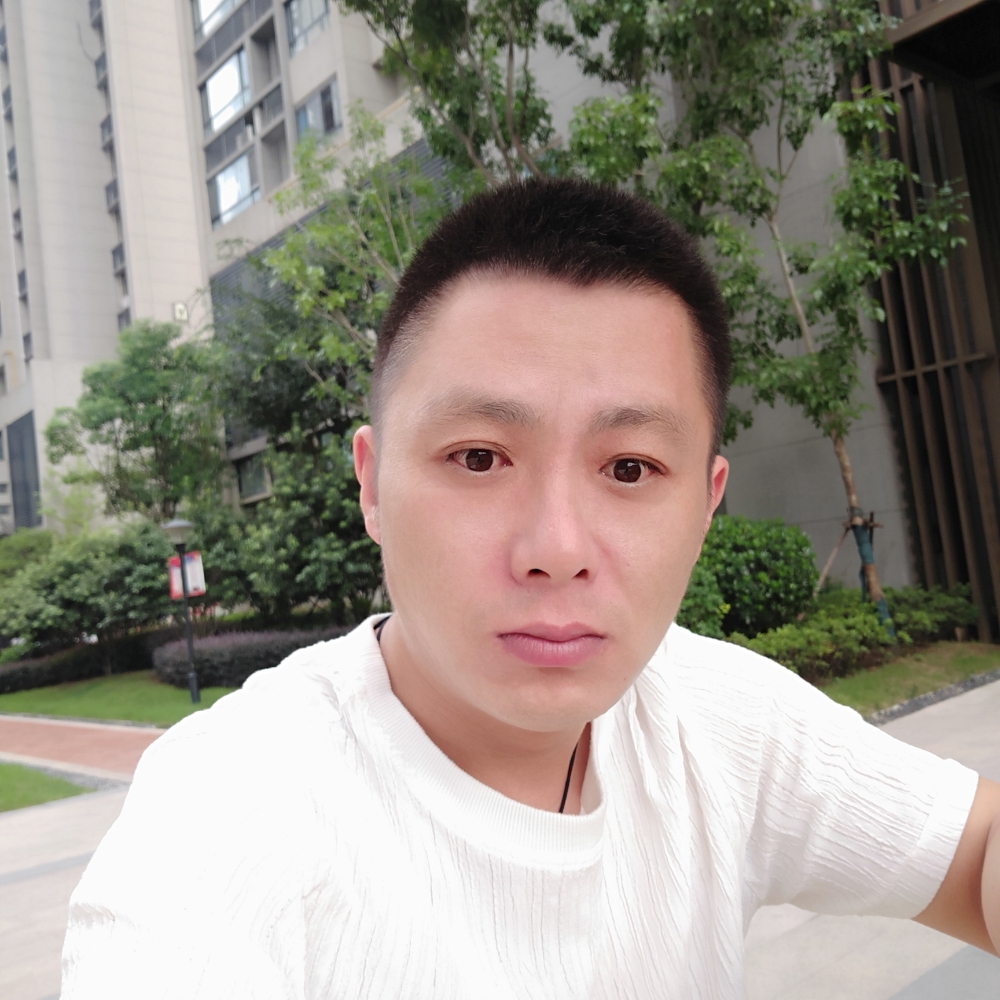 山岚拿苗条的照片