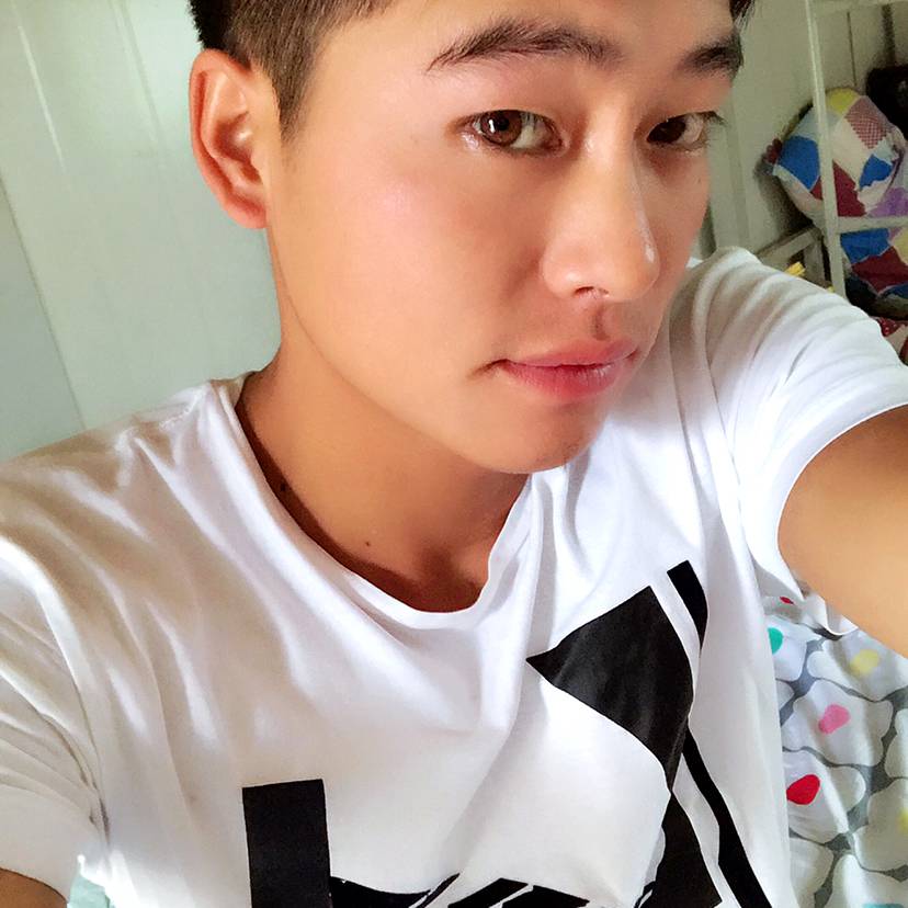 唇膏蹁跹文静的照片