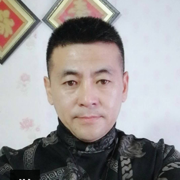专注深拥清曲的照片