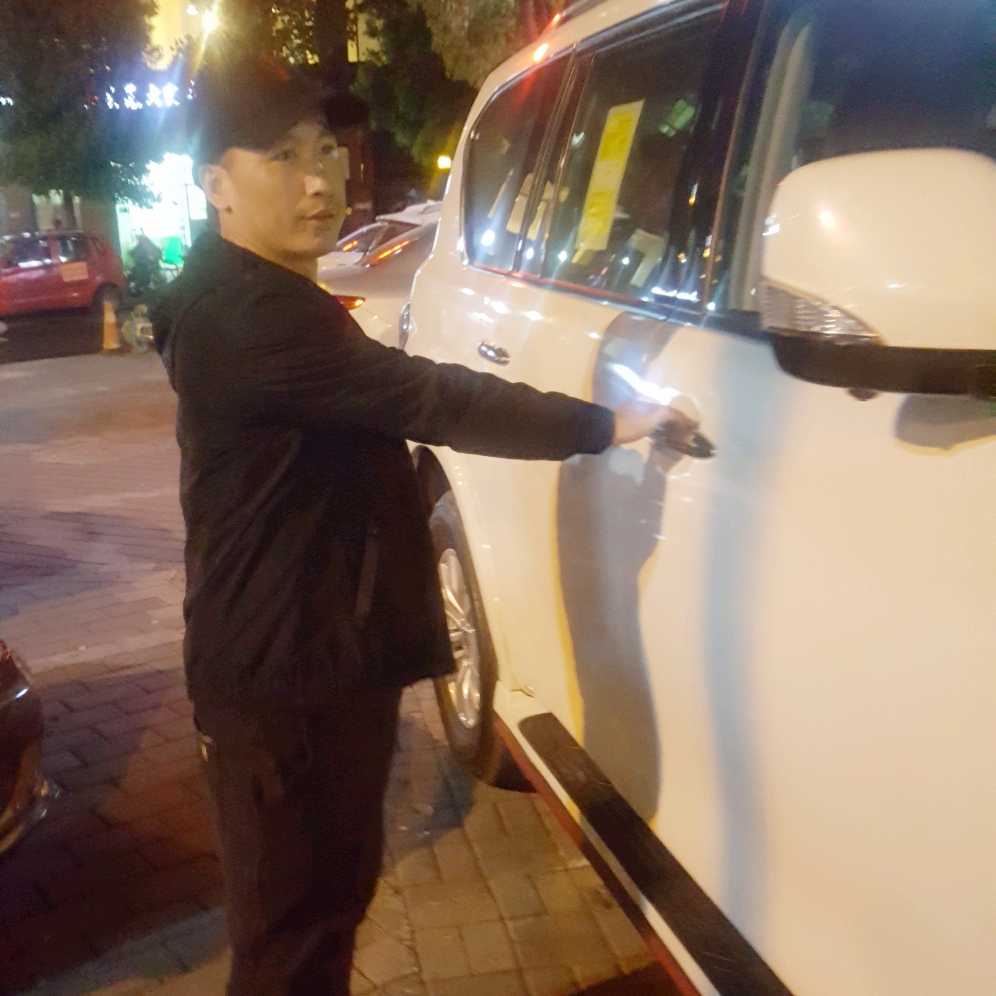 丝袜相许认真的照片