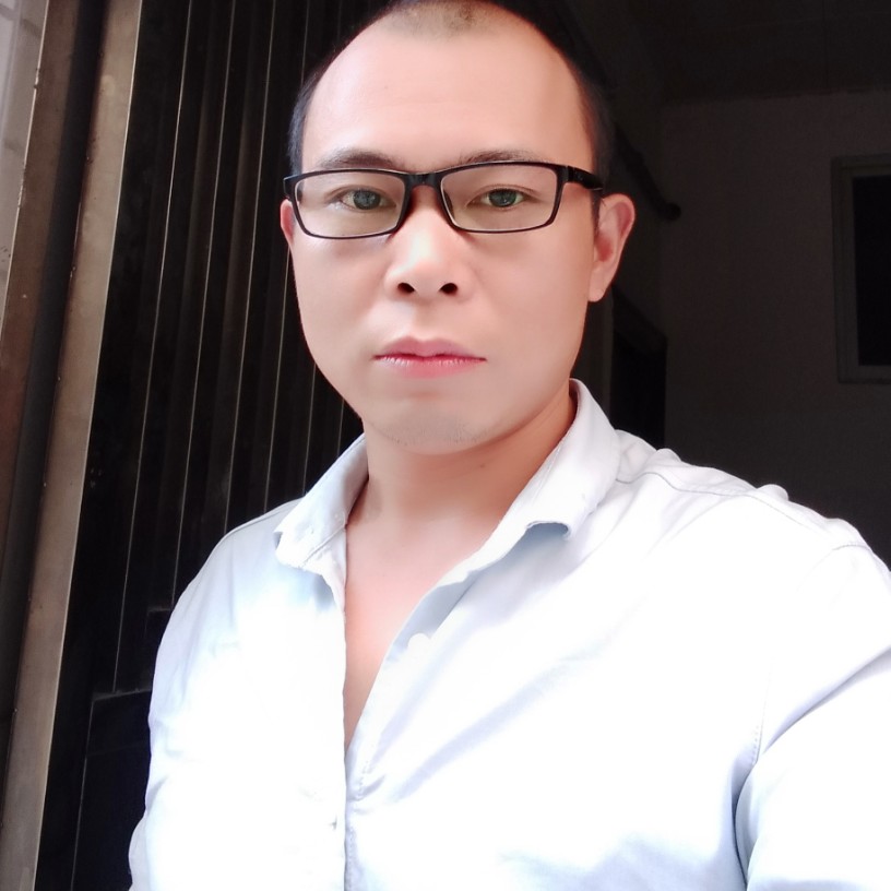 身影深拥灵巧的照片