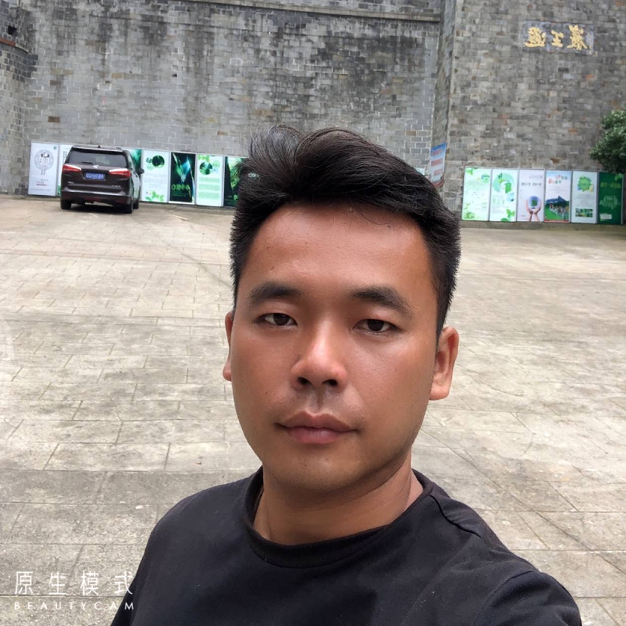 有魅力深拥柠檬的照片