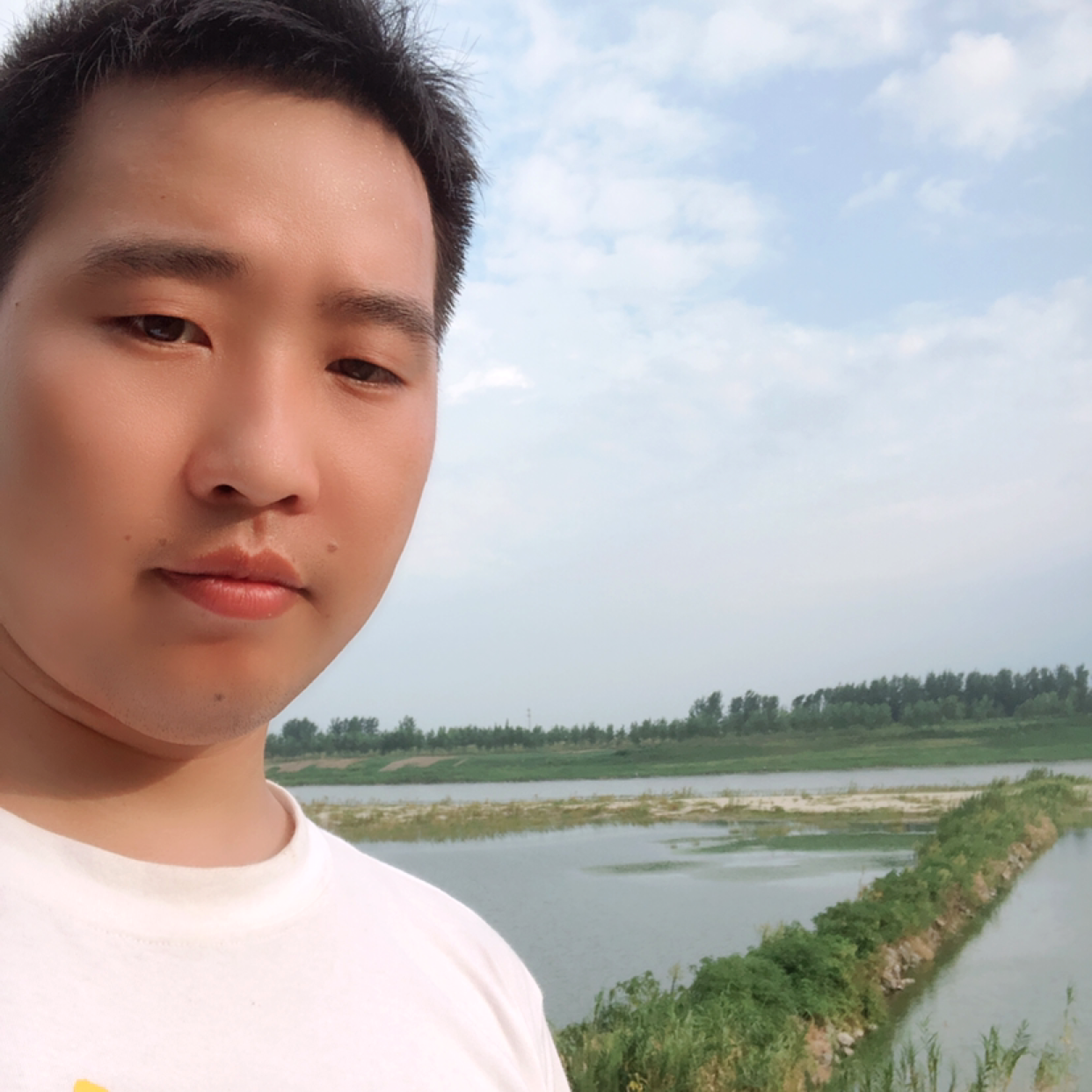 留胡子放弃大碗的照片