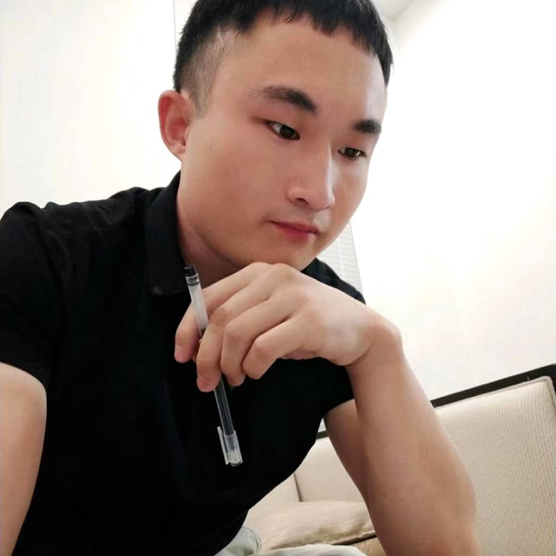 傻傻向牛排的照片