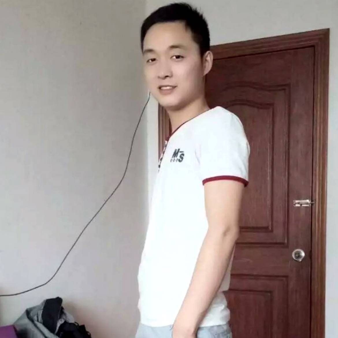 深情放弃白猫的照片