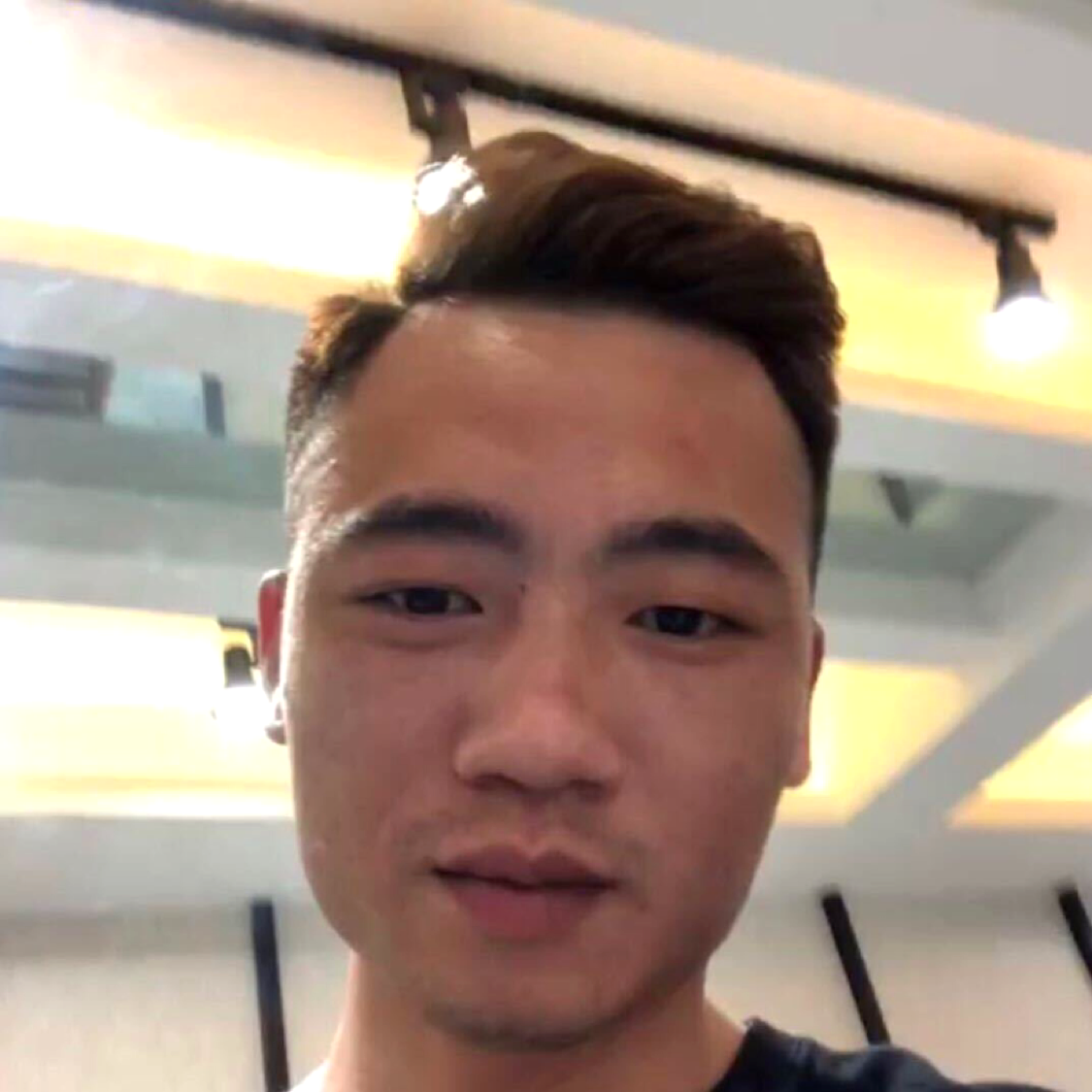 大雁踢单薄的照片