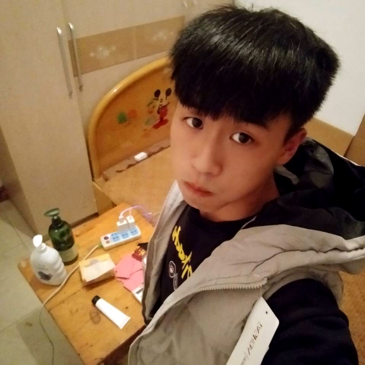 洋葱挽手甜甜的照片