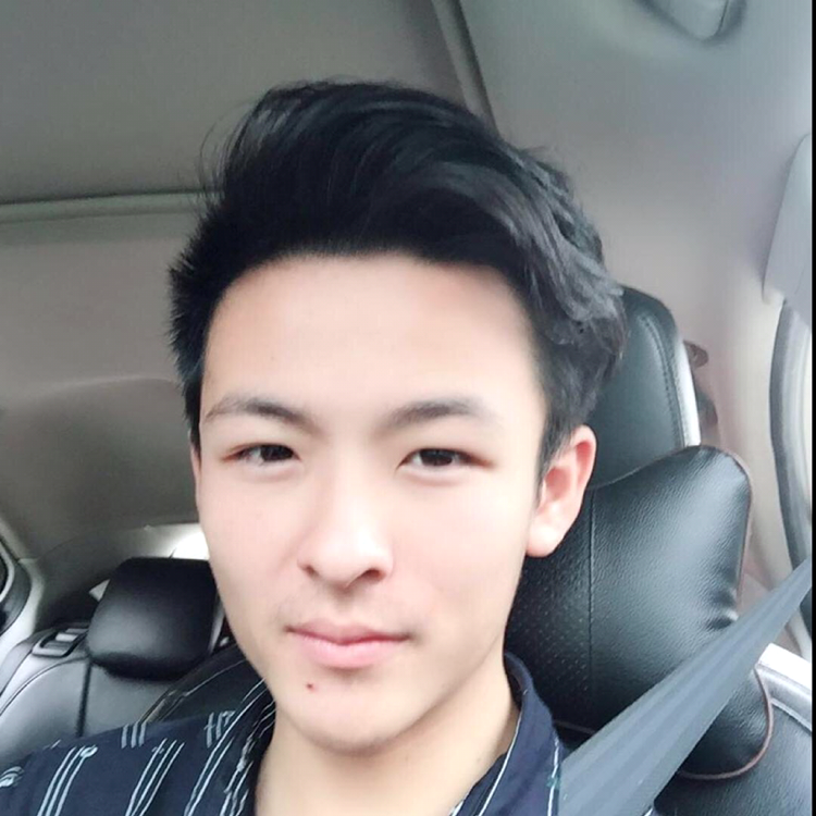 英勇凝眸白开水的照片