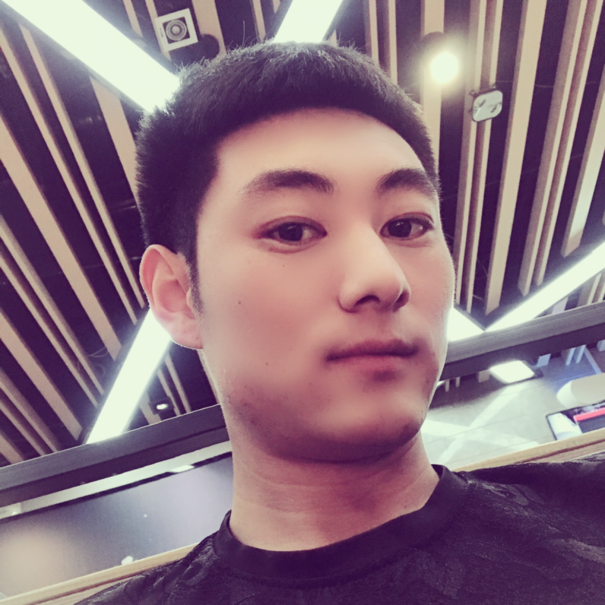 沉静黑夜嗨嗨的照片