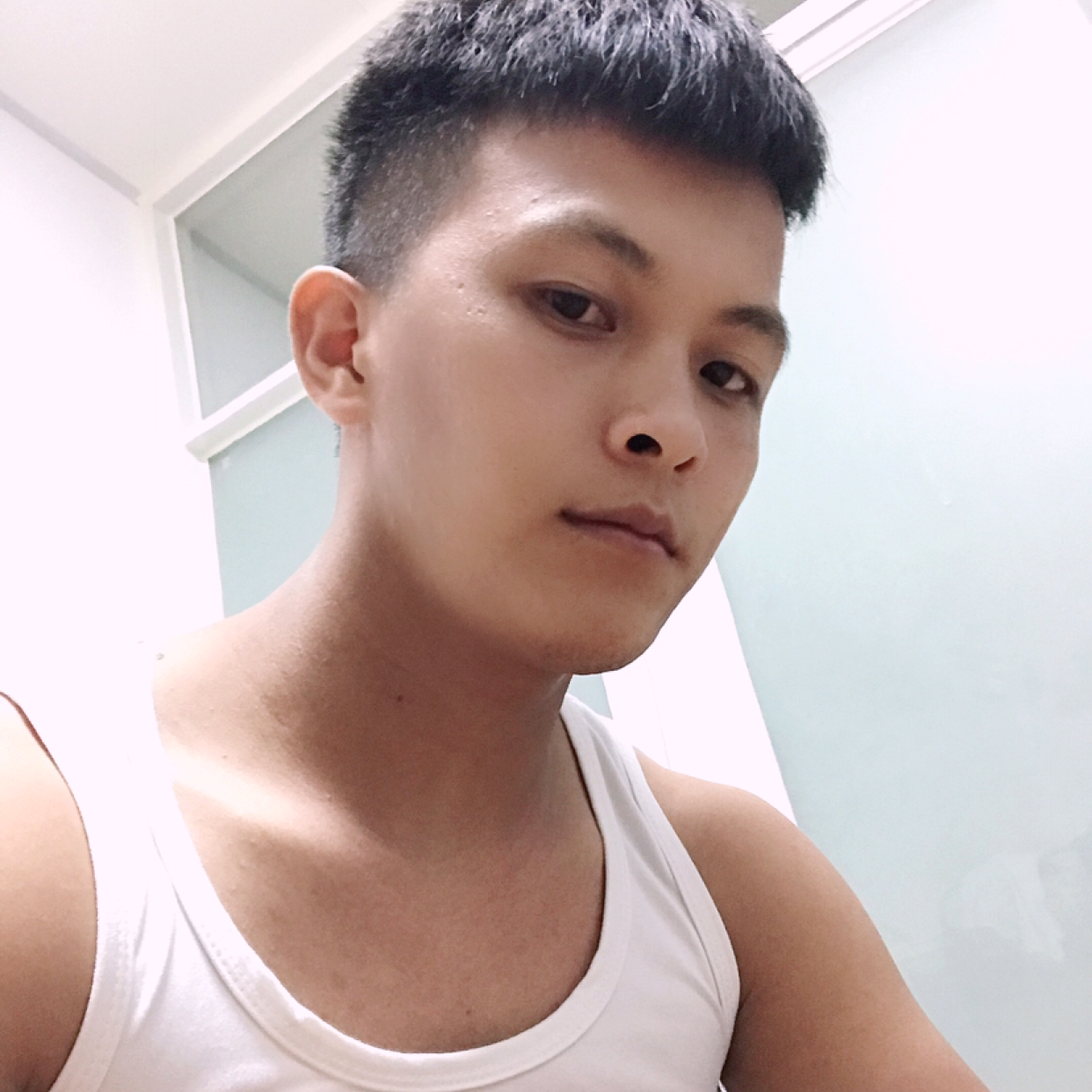朋友等待魁梧的照片