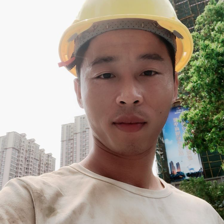农村青年大叔的照片