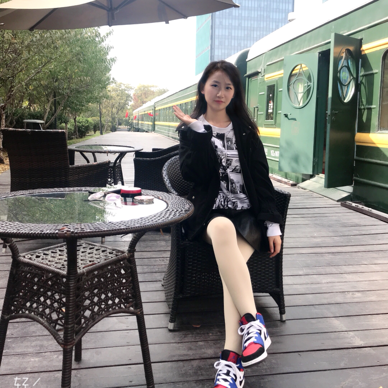 会弹琴的小姑娘的照片