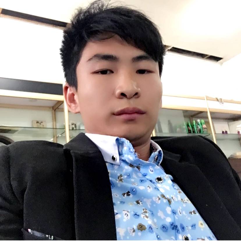 勤劳踢汽车的照片