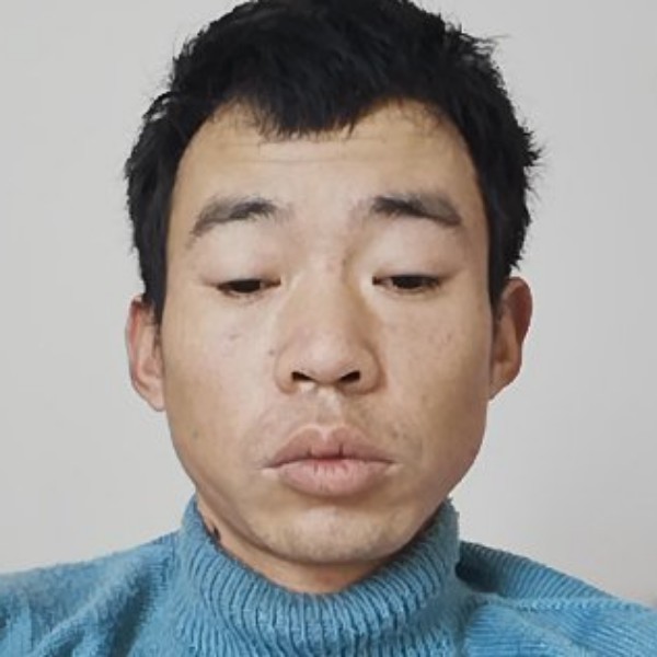 何明亮的照片