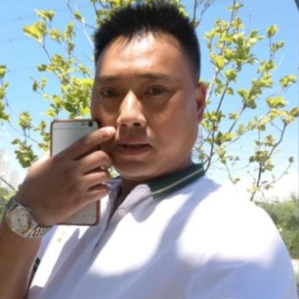 巨人放弃美满的照片