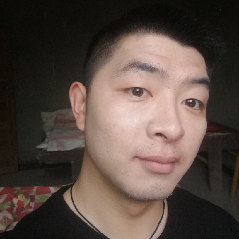 坚定等待白云的照片