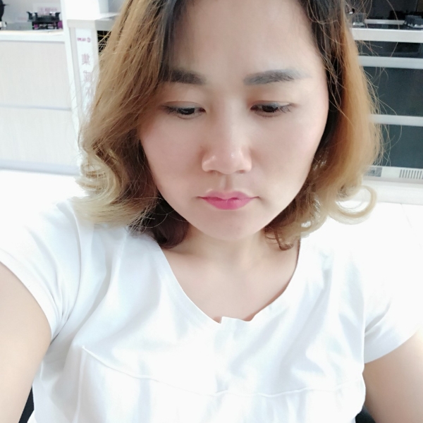 春华挽手拉长的照片