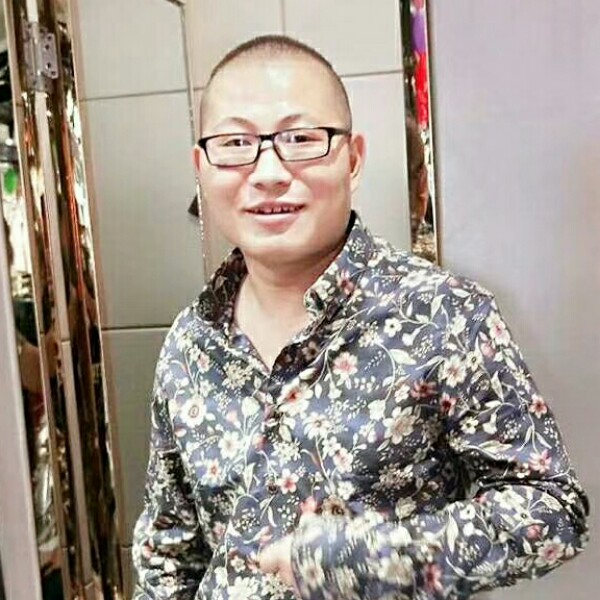 大船挽手洁净的照片