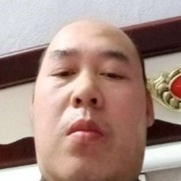 大意拿秋月的照片