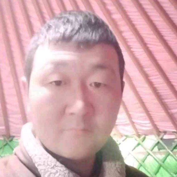 额登毕力格的照片