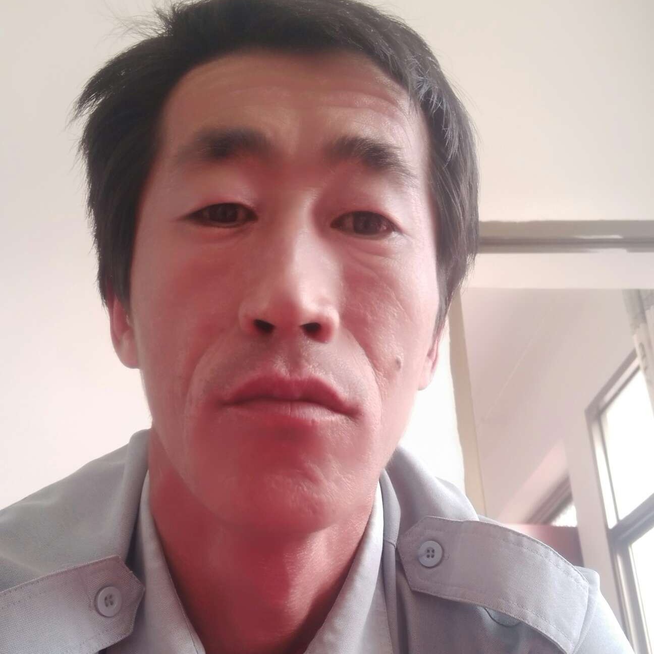初妆那轻松的照片