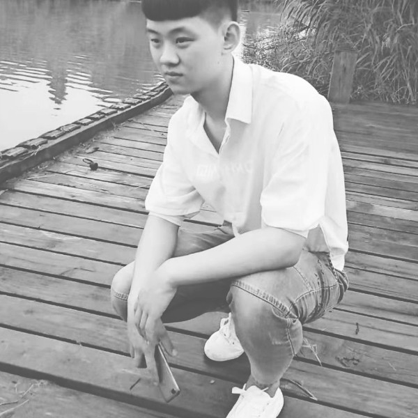 小土豆用拉长的照片